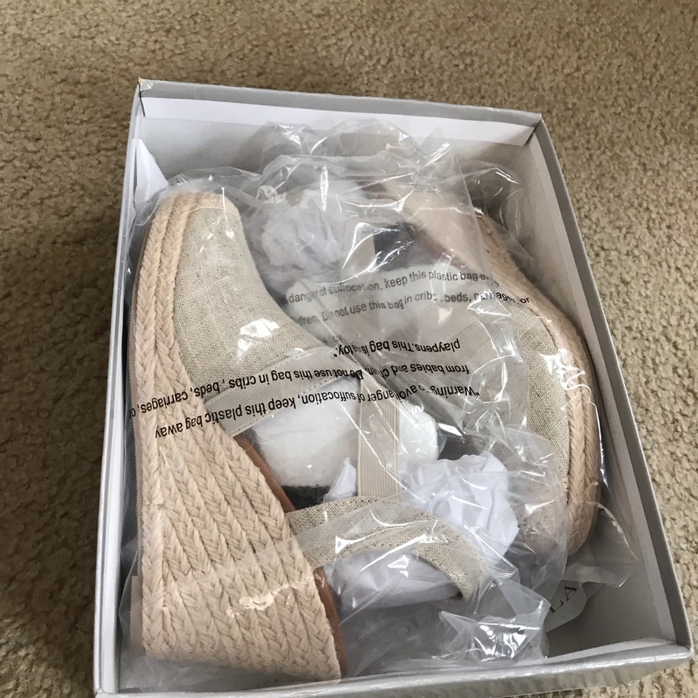 Espadrille wedges. Very cute shoes🌞